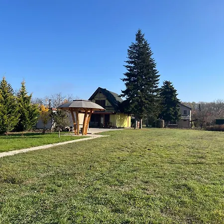 Templomzugi Fenyo Nyaralo * Pusztavacs