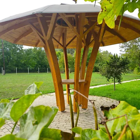 Templomzugi Fenyo Nyaralo