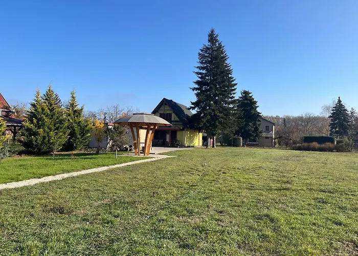 Templomzugi Fenyo Nyaralo * Pusztavacs