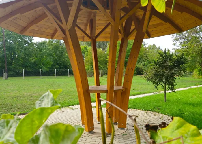 Templomzugi Fenyo Nyaralo